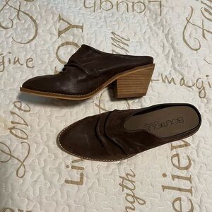 NWT Boutique by Corkys Brown Mules Women’s Sz 7 comfort everyday wear